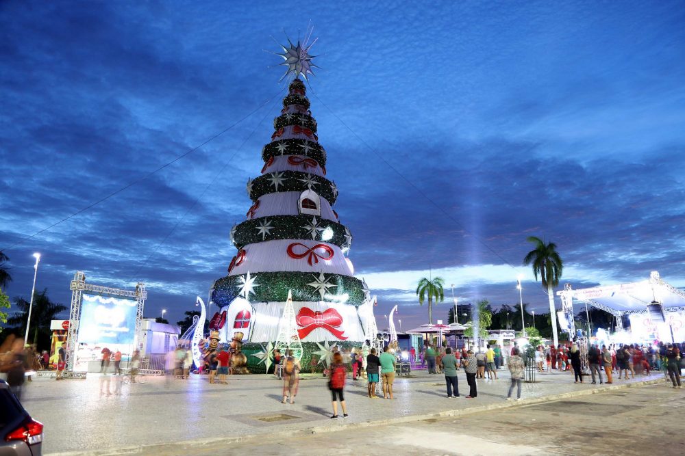 Ponta Negra recebe tradicional árvore e dá boas-vindas oficiais ao Natal em  Manaus – Portal do Marcos Santos - Portal do Marcos Santos