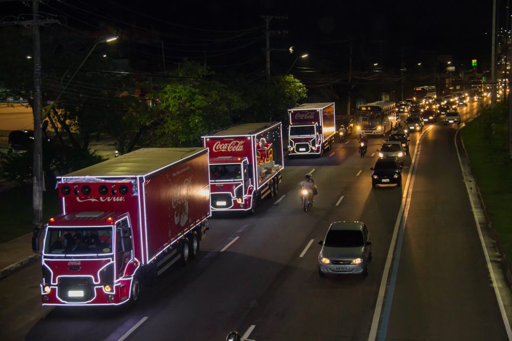 Caravana de Natal da Coca-Cola começa a circular na cidade a partir de  quarta-feira – Portal do Marcos Santos - Portal do Marcos Santos